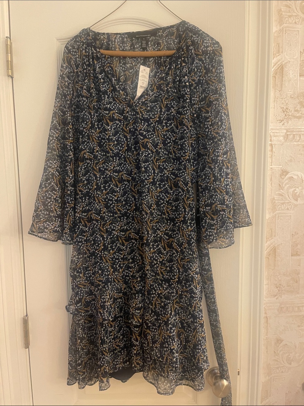 NWT White House Black Market Navy and Tan Floral Long-Sleeve Dress